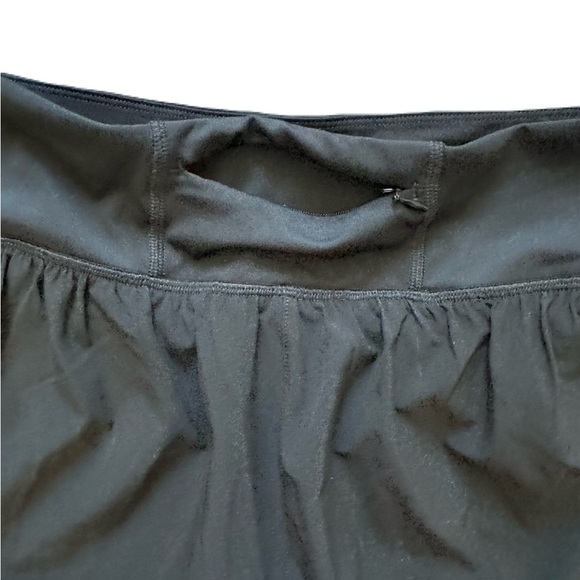 NWOT Spanx Women's Athletic Black Gym Workout Yoga Shorts Size Medium - Picture 2 of 5